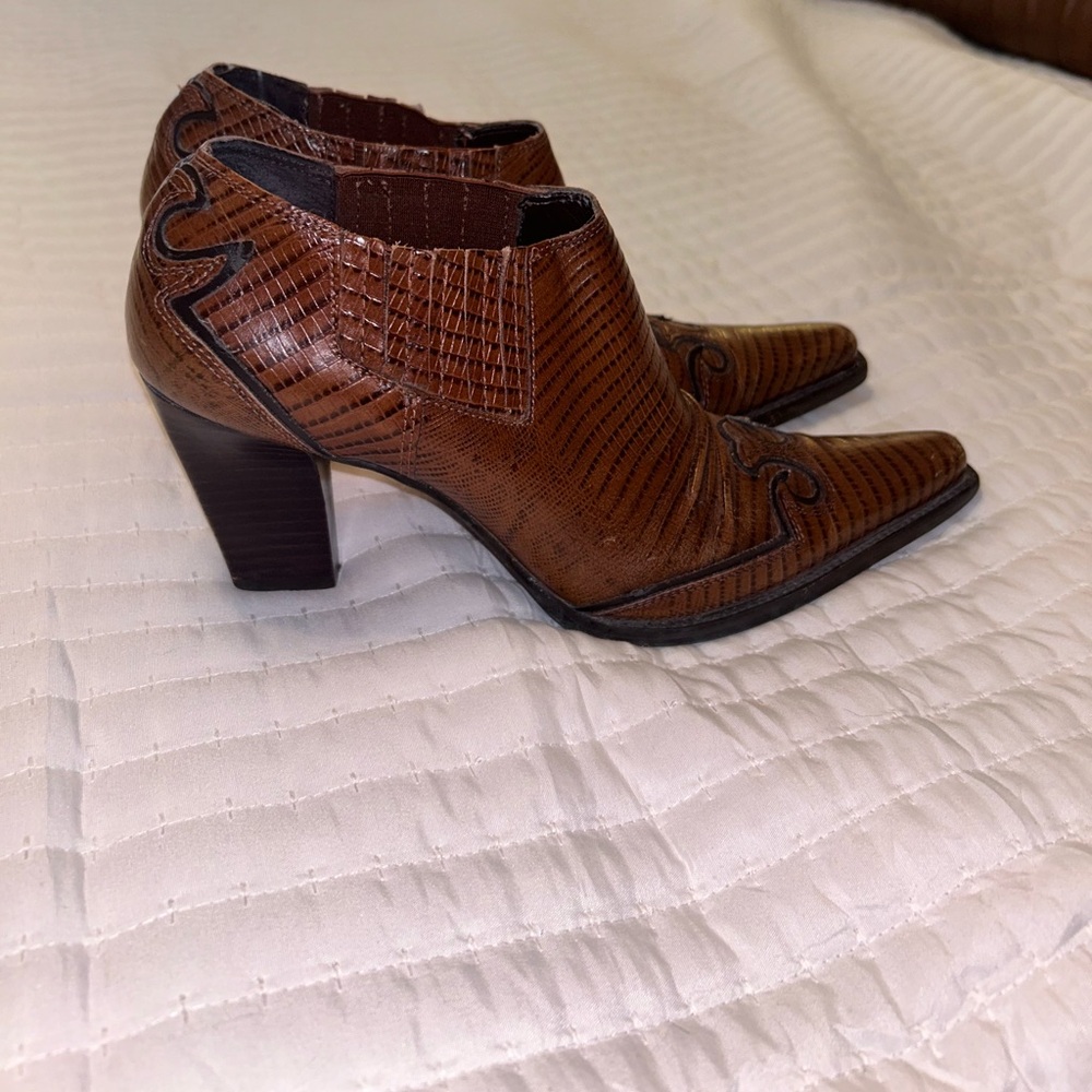 Vintage Gianni Bini Embossed Leather Western Cowboy Ankle Boots Shoes Size 9